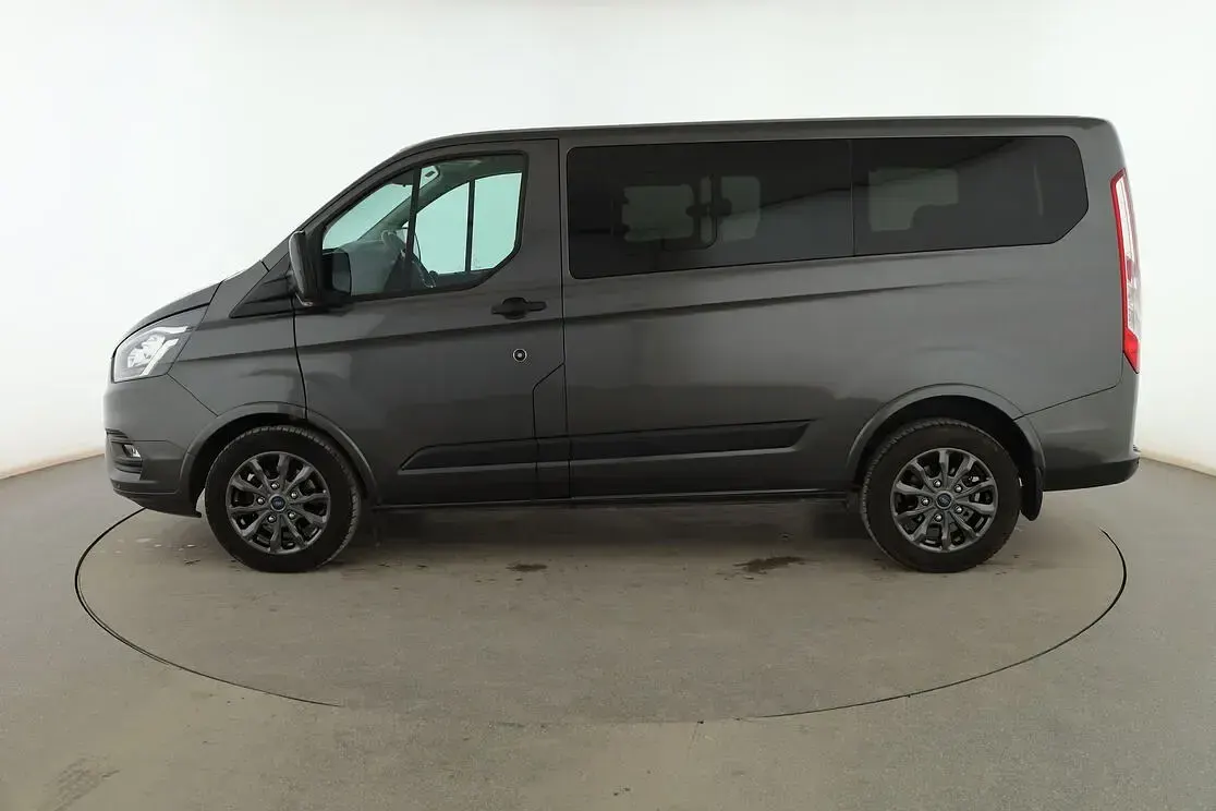 Usado Ford Tourneo Trend 130 CV (95 kW) 2022 Gris Monovolumen