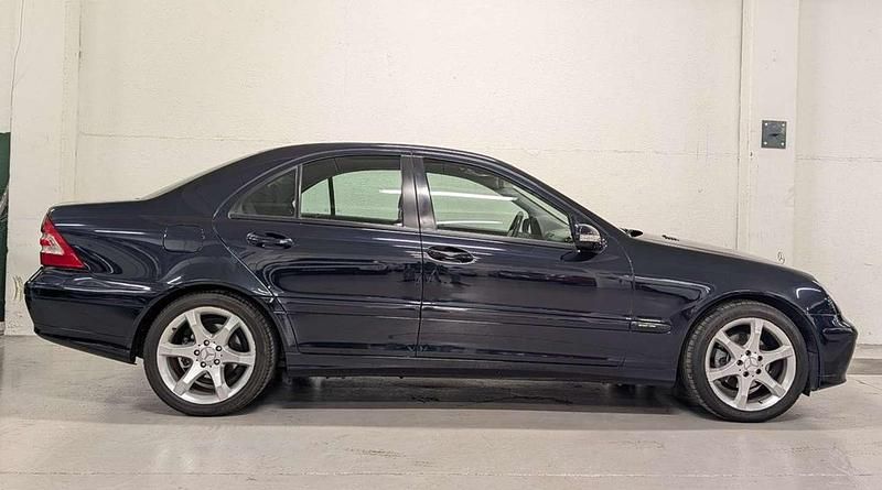 Usado Mercedes C220 Sport Edition 150 CV (110 kW) 2005 Azul Berlina