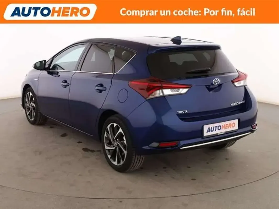 Usado Toyota Auris Hybrid Active 136 CV (100 kW) 2015 Azul Utilitario