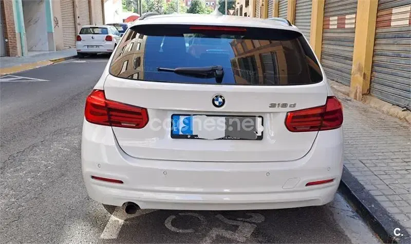 Usado BMW 318 150 CV (110 kW) 2018 Blanco Familiar
