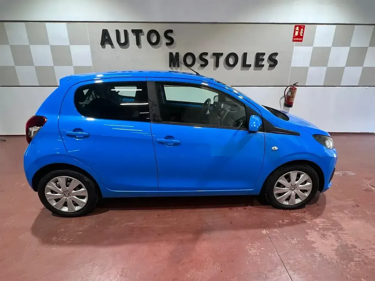 Usado Peugeot 108 Allure 82 CV (60 kW) 2016 Azul Utilitario