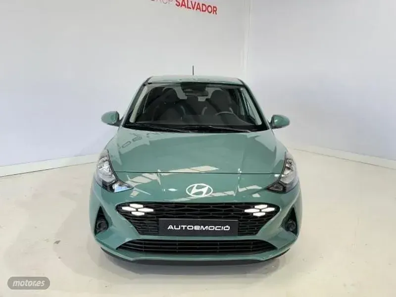 Usado Hyundai i10 66 CV (48 kW) 2025 Verde Utilitario