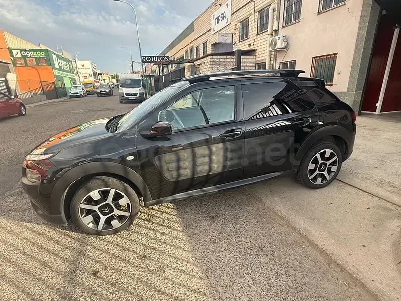 Usado Citroën C4 Shine Edition 100 CV (73 kW) 2016 Negro Berlina