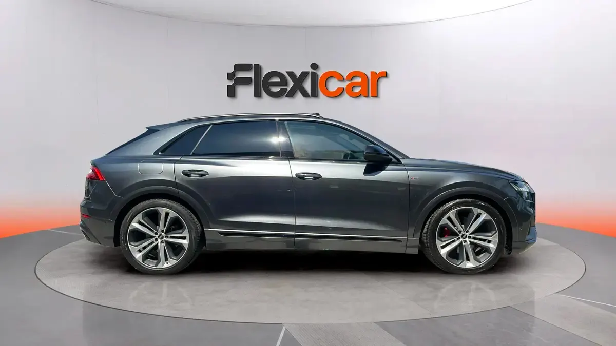 Usado Audi Q8 S-line plus 286 CV (210 kW) 2022 Gris SUV