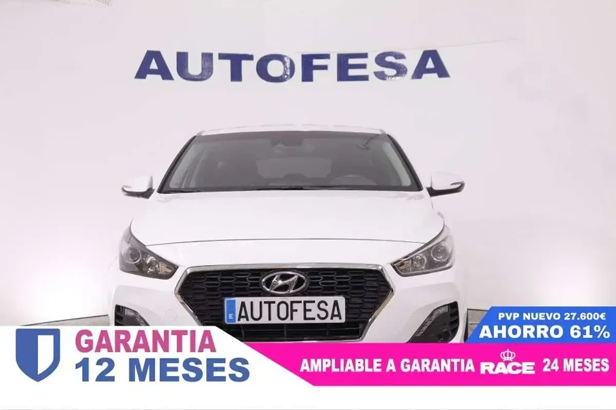 Usado Hyundai i30 120 CV (88 kW) 2018 Blanco Berlina