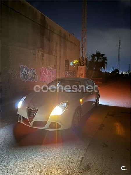Usado Alfa Romeo Giulietta Progression 105 CV (77 kW) 2010 Blanco Utilitario