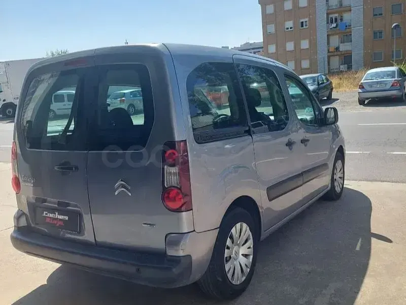 Usado Citroën Berlingo Feel 100 CV (73 kW) 2016 Gris / plata Monovolumen