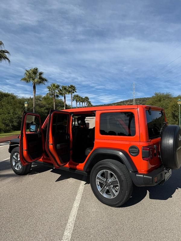 Usado Jeep Wrangler Unlimited Sahara 270 CV (198 kW) 2019 Naranja SUV