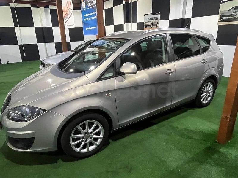 Usado Seat Altea Style 105 CV (77 kW) 2012 Beige Monovolumen
