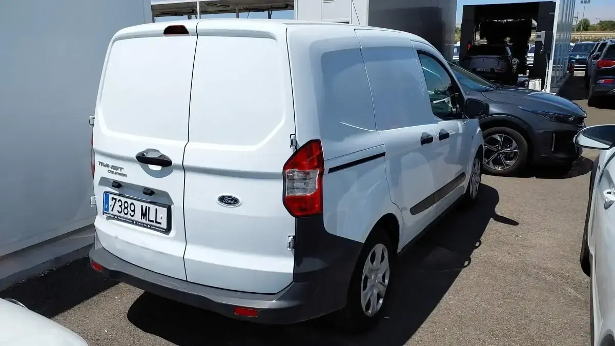 Usado Ford Transit Courier Trend 102 CV (75 kW) 2023 Blanco Van