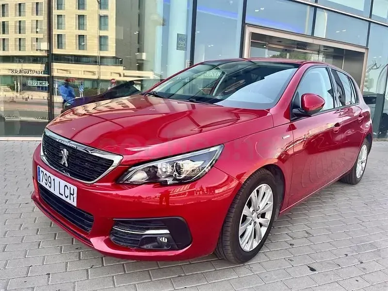 Usado Peugeot 308 Style 100 CV (73 kW) 2020 Granate Berlina