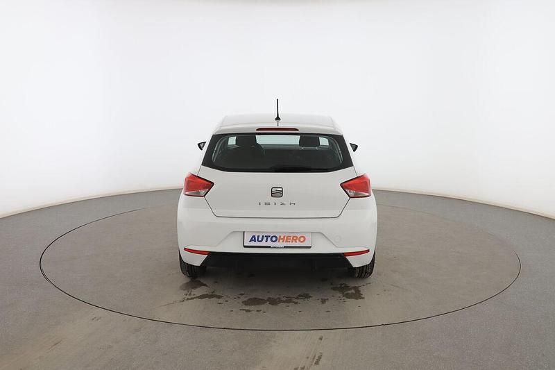 Usado Seat Ibiza Style 75 CV (55 kW) 2018 Blanco Utilitario