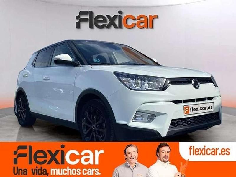 Blanco Usado 2017 Ssangyong (KGM) Tivoli SUV | 9990 € (Precio justo) - Imagen 1/4