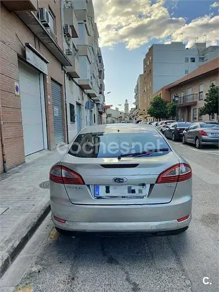 Usado Ford Mondeo Trend 125 CV (91 kW) 2008 Gris / plata Berlina