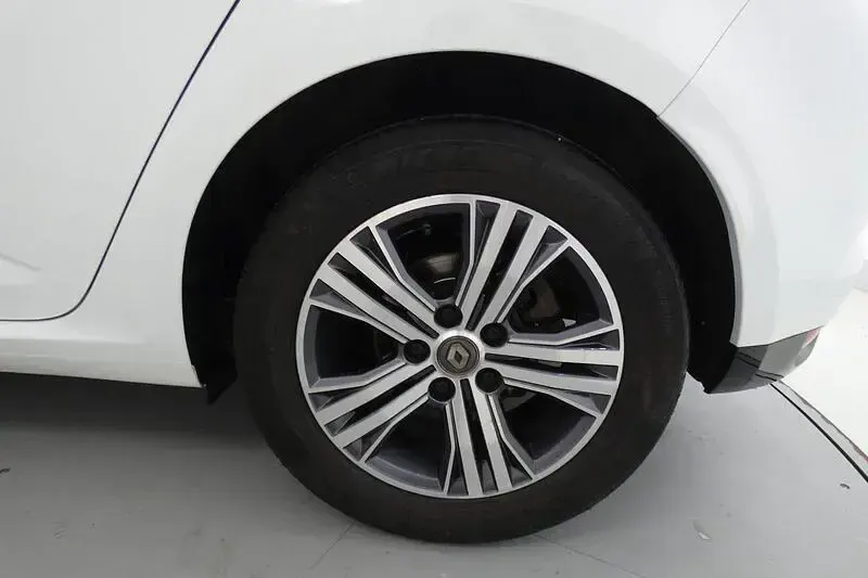 Usado Renault Mégane II Zen 115 CV (84 kW) 2021 Blanco Berlina