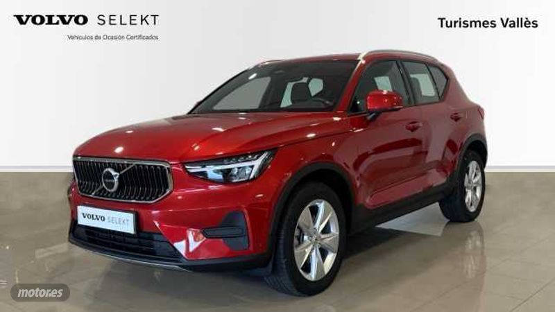 Rojo Usado 2024 Volvo XC40 Core SUV | 34.900 € - Imagen 1/4