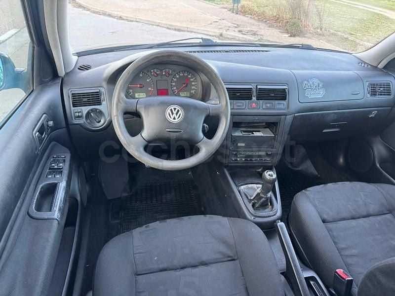 Usado VW Golf IV Conceptline 90 CV (66 kW) 2000 Azul Berlina