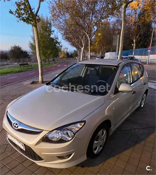 Usado Hyundai i30 Classic 90 CV (66 kW) 2011 Blanco Berlina