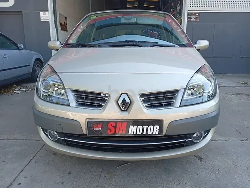 Usado Renault Grand Scénic II Dynamique 110 CV (80 kW) 2008 Beige Monovolumen