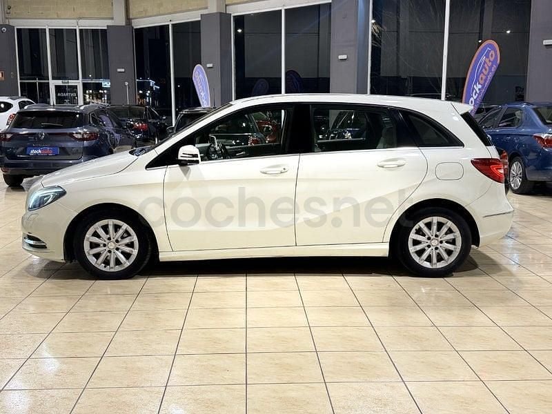 Usado Mercedes B200 140 CV (102 kW) 2012 Blanco Monovolumen