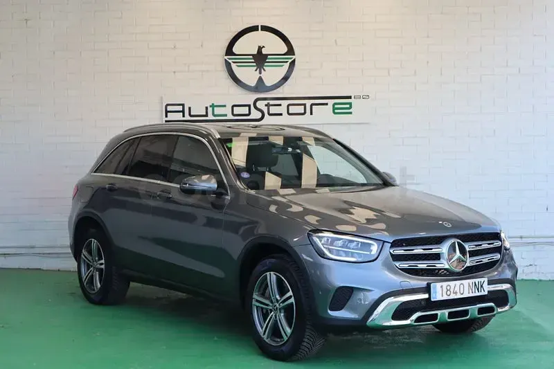 Usado Mercedes GLC300e 320 CV (235 kW) 2022 Gris / plata SUV