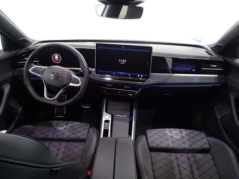 Usado VW Passat R-line 150 CV (110 kW) 2024 Blanco Familiar