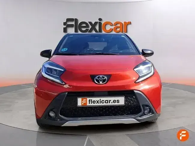 Usado Toyota Aygo 72 CV (52 kW) 2022 Rojo