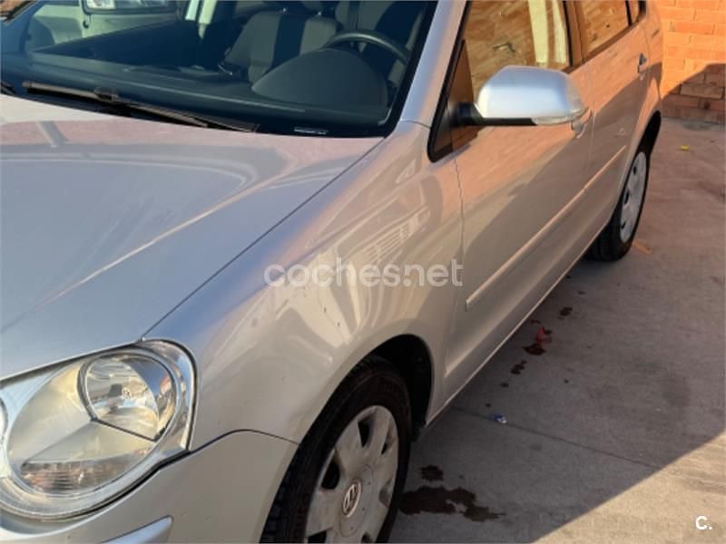 Usado VW Polo Match 75 CV (55 kW) 2006 Gris / plata Utilitario