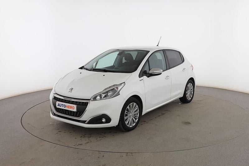 Blanco Usado 2019 Peugeot 208 Signature Sky Utilitario | 9199 € (Precio justo) - Imagen 1/3