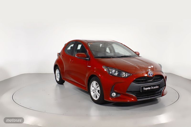 Granate Usado 2021 Toyota Yaris Active Berlina | 19.000 € (Precio justo) - Imagen 1/4