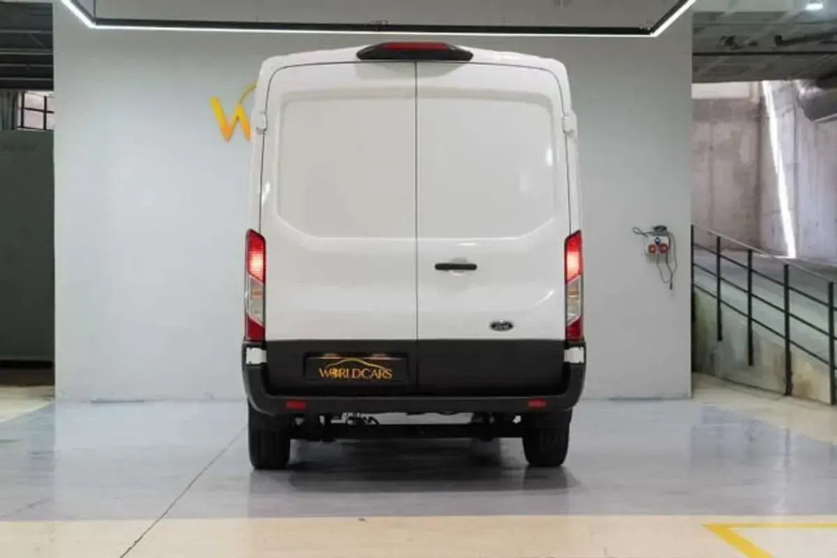 Usado Ford Transit Trend 131 CV (96 kW) 2022 Blanco Van