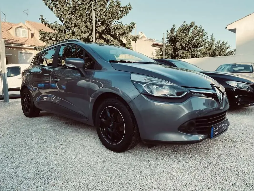 Usado Renault Clio Expression 75 CV (55 kW) 2014 Gris Utilitario
