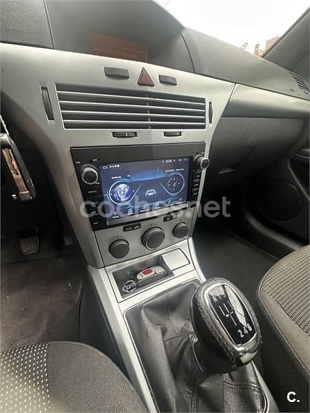 Blanco Usado 2010 Opel Astra GTC Berlina | 4500 € (Precio justo) - Imagen 1/4