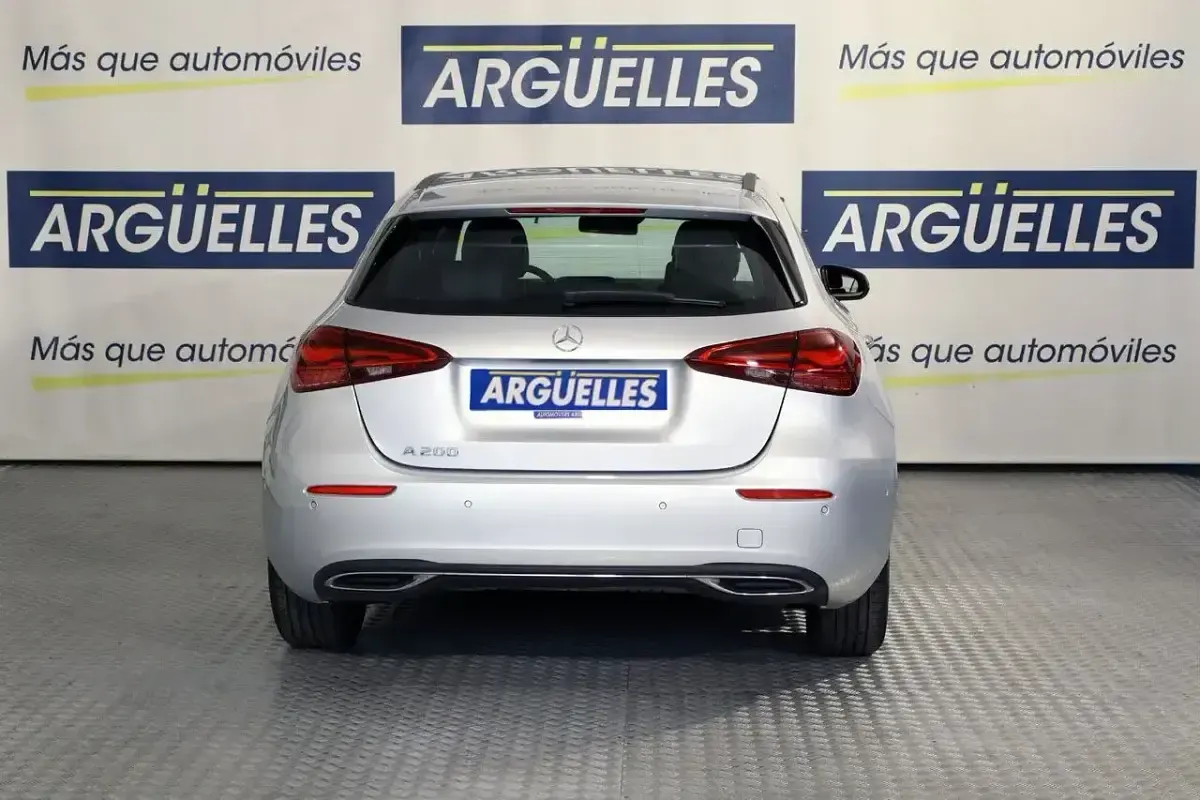 Usado Mercedes A200 163 CV (119 kW) 2023 Plateado Utilitario