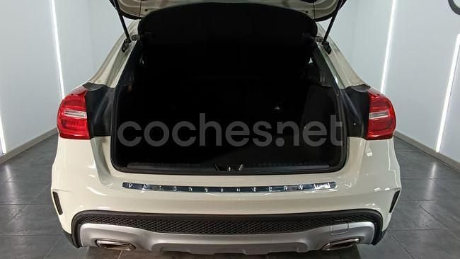 Usado Mercedes GLA180 AMG line 122 CV (89 kW) 2016 Blanco SUV