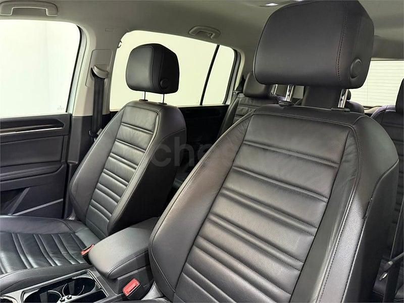Usado VW Touran Sport 150 CV (110 kW) 2021 Gris / plata Monovolumen