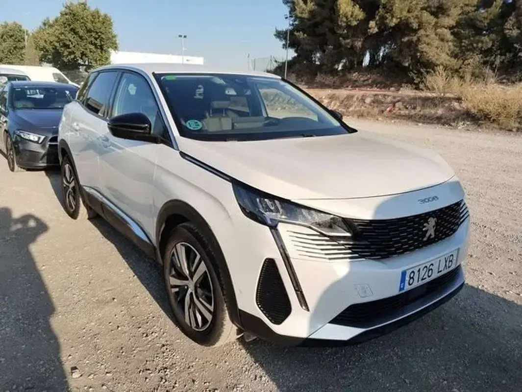 Usado Peugeot 3008 Allure 131 CV (96 kW) 2022 Blanco SUV