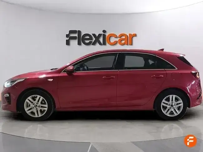 Usado Kia Ceed 120 CV (88 kW) 2021 Granate Utilitario