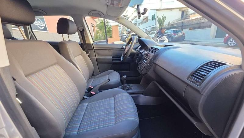 Usado VW Polo Advance 80 CV (58 kW) 2007 Gris Utilitario