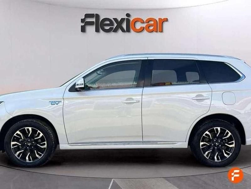 Usado Mitsubishi Outlander P-HEV 203 CV (149 kW) 2017 Blanco SUV
