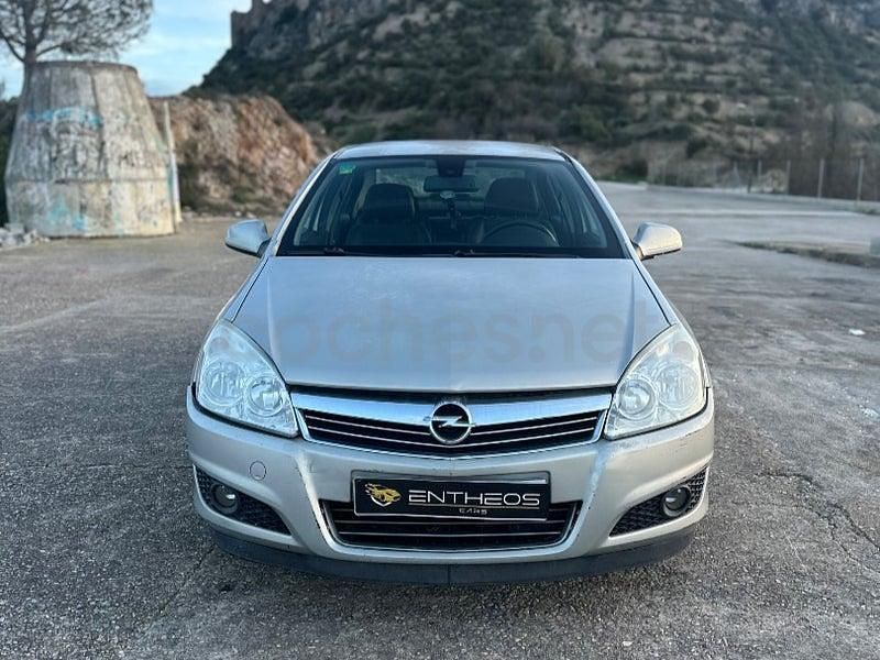 Usado Opel Astra Cosmo 110 CV (80 kW) 2011 Gris / plata Berlina
