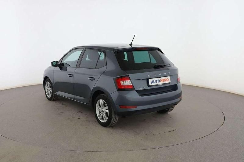 Gris Usado 2021 Skoda Fabia Ambition Utilitario | 13.999 € (Precio justo) - Imagen 1/2