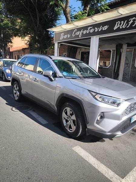 Usado Toyota RAV4 Hybrid Advance 218 CV (160 kW) 2019 Gris / plata SUV