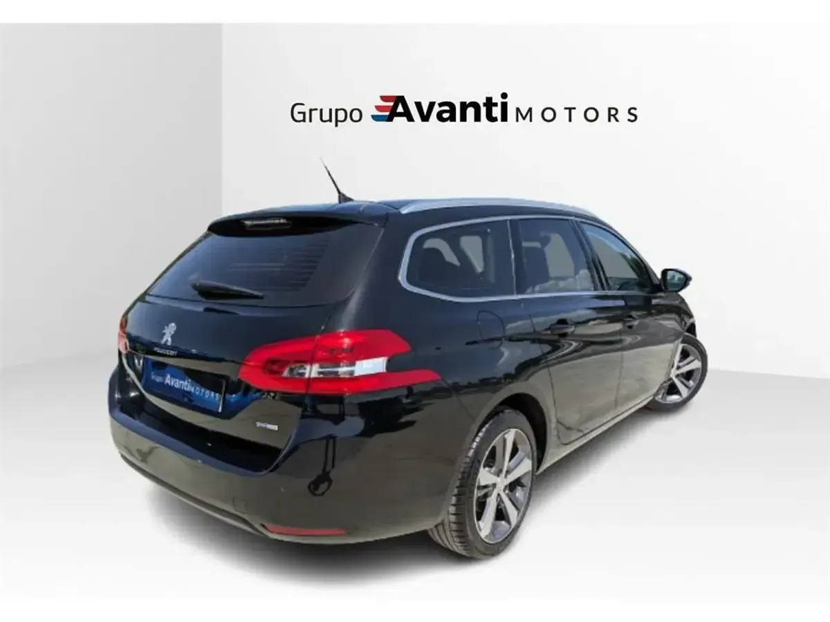 Usado Peugeot 308 SW Allure 130 CV (95 kW) 2017 Negro Familiar