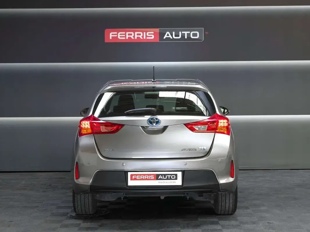 Usado Toyota Auris Hybrid Advance 136 CV (100 kW) 2013 Beige Utilitario