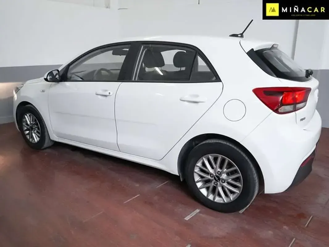 Usado Kia Rio 84 CV (61 kW) 2023 Blanco Utilitario