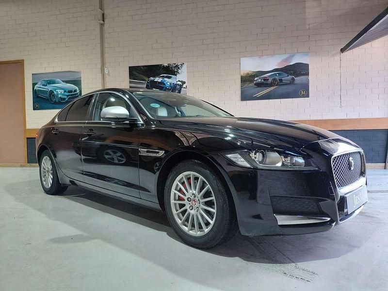 Usado Jaguar XF Prestige 163 CV (119 kW) 2016 Negro Berlina