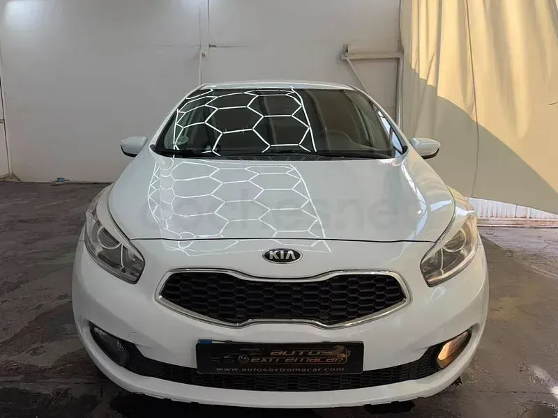 Usado Kia Ceed GT 90 CV (66 kW) 2015 Blanco Berlina