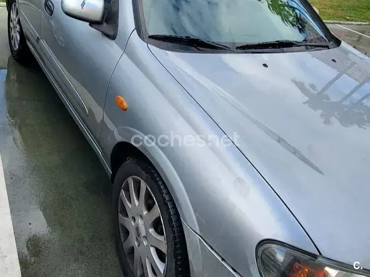 Usado Nissan Almera 112 CV (82 kW) 2004 Gris / plata Berlina