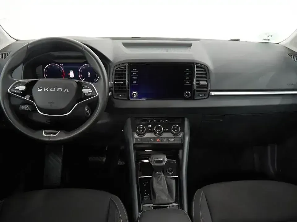 Usado Skoda Karoq Selection 150 CV (110 kW) 2025 Blanco SUV